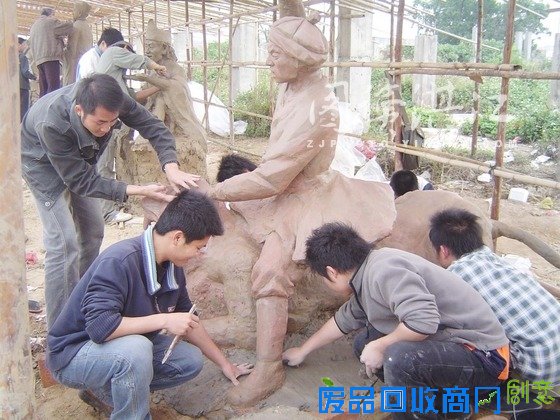 吴川：名家同场竞技泥塑