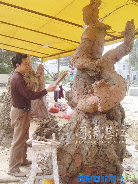 吴川：名家同场竞技泥塑