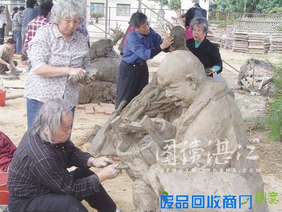 吴川：名家同场竞技泥塑