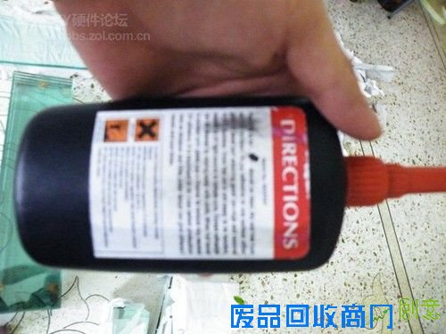 高手手工打造! 网友自制玻璃音箱脚架 