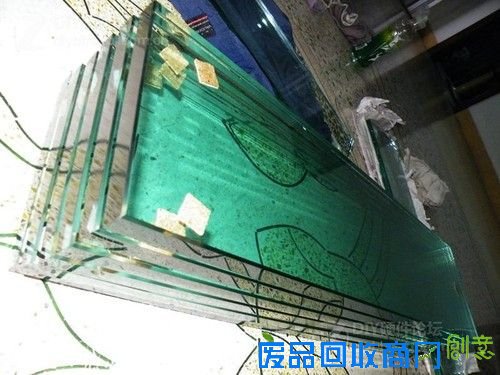 高手手工打造! 网友自制玻璃音箱脚架 