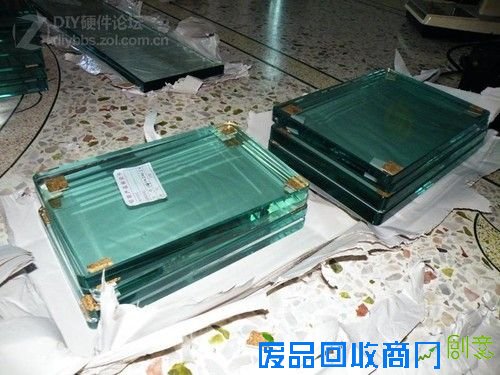 高手手工打造! 网友自制玻璃音箱脚架 