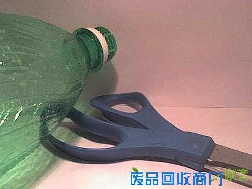 教你用废瓶子制作灭鼠神器