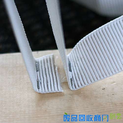 松紧带固定到木板上1