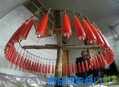 老艺人制红烛拿大集卖 一个腊月能挣一万多元 老艺人制红烛拿大集卖 一个腊月能挣一万多元