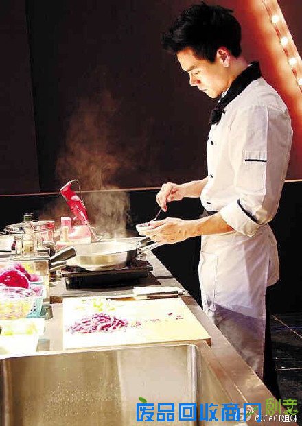 组图：明星荧屏秀厨艺！易烊千玺呆萌可爱张继科酷帅
