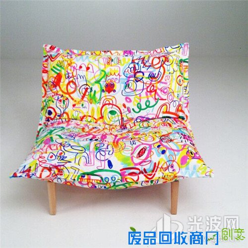 带涂鸦艺术图画的纺织品 – 国内要闻