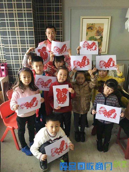 朱曼华剪纸艺术第三代传人胡文简介