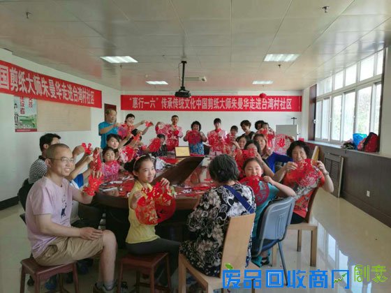 朱曼华剪纸艺术第三代传人胡文简介