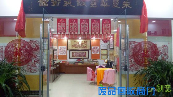 朱曼华剪纸艺术第三代传人胡文简介