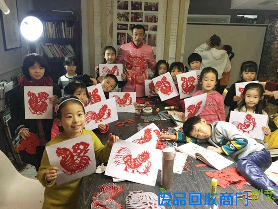 朱曼华剪纸艺术第三代传人胡文简介