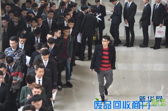 校园招聘空乘场面火爆 现场美女如云（组图）