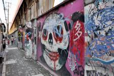 上海市中心区域最长涂鸦墙成为一道独特文化风景