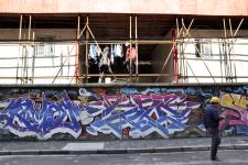 上海市中心区域最长涂鸦墙成为一道独特文化风景