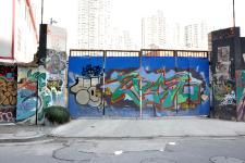 上海市中心区域最长涂鸦墙成为一道独特文化风景