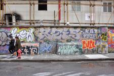 上海市中心区域最长涂鸦墙成为一道独特文化风景