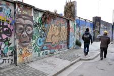 上海市中心区域最长涂鸦墙成为一道独特文化风景