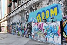 上海市中心区域最长涂鸦墙成为一道独特文化风景