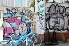 上海市中心区域最长涂鸦墙成为一道独特文化风景