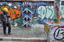 上海市中心区域最长涂鸦墙成为一道独特文化风景