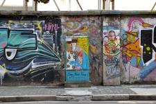 上海市中心区域最长涂鸦墙成为一道独特文化风景