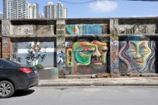 上海市中心区域最长涂鸦墙成为一道独特文化风景