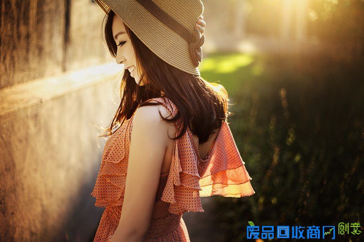 逆光拍摄的唯美人像