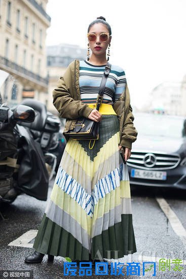 点击图片进入下一页 春夏换季穿搭教程 5种时髦单品败起来