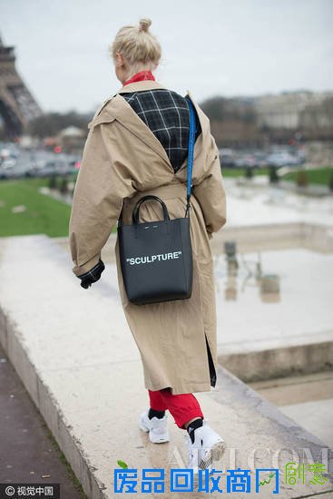 点击图片进入下一页 春夏换季穿搭教程 5种时髦单品败起来