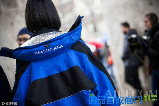 点击图片进入下一页 春夏换季穿搭教程 5种时髦单品败起来