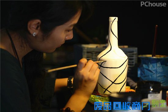 废旧瓶子大变身 创意DIY手绘花瓶