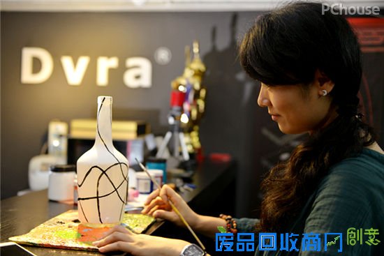 废旧瓶子大变身 创意DIY手绘花瓶