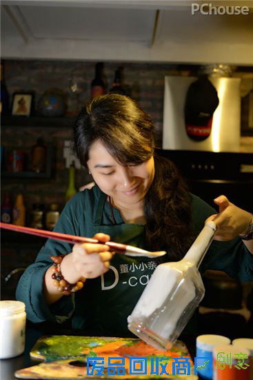 废旧瓶子大变身 创意DIY手绘花瓶