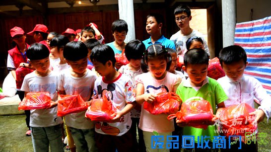 “六一”环保游艺闹了永嘉小山村