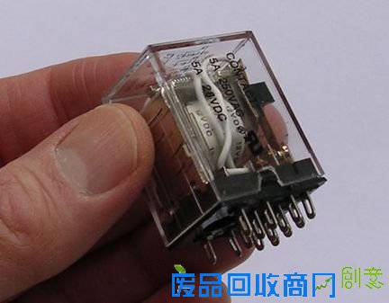 最疯狂DIY 用数千继电器自制8位电脑！ 