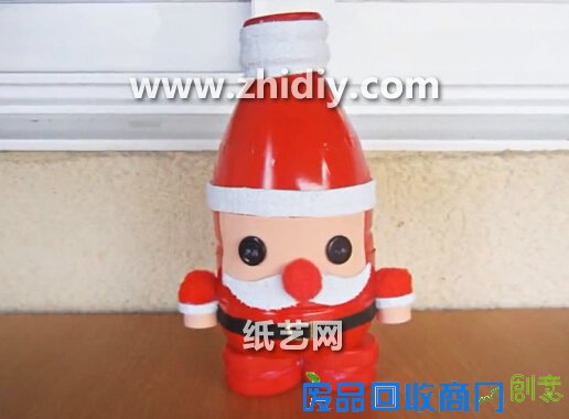 圣诞节手工制作教程教你利用废旧矿泉水瓶旧物改造制作圣诞老人教程