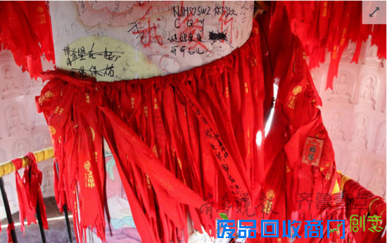 滨州无棣的海丰塔内壁遭游客涂鸦，刻满了情话和祝福语。