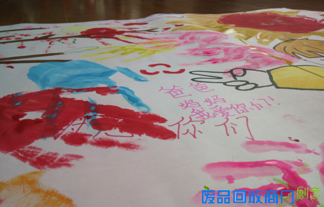 白纸涂鸦感恩成长 第二师范学院暑期实践特别欢乐