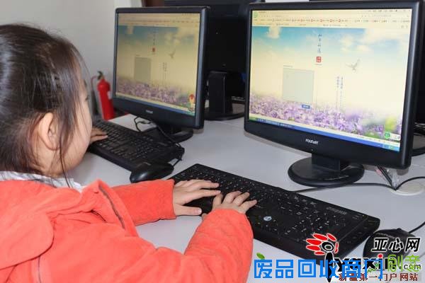 新疆沙湾县倡导“文明祭祀 绿色清明”祭奠英烈活动