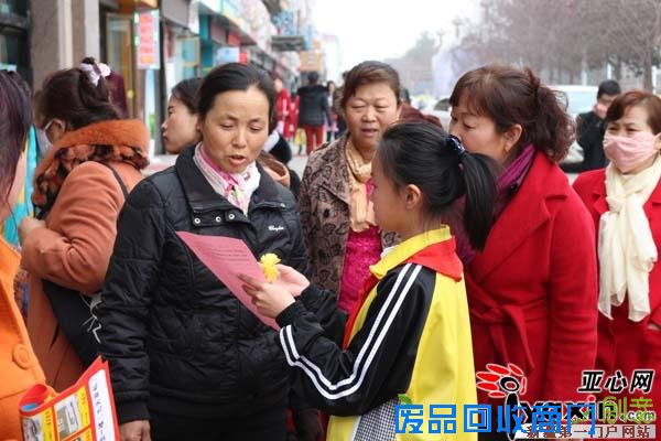新疆沙湾县倡导“文明祭祀 绿色清明”祭奠英烈活动