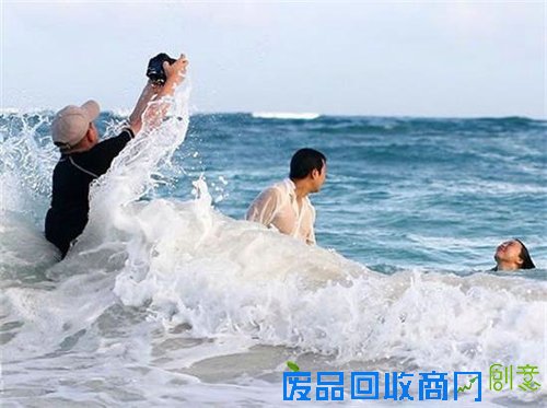 你造吗？每张唯美婚纱照的背后都有位拼命摄影师(图)