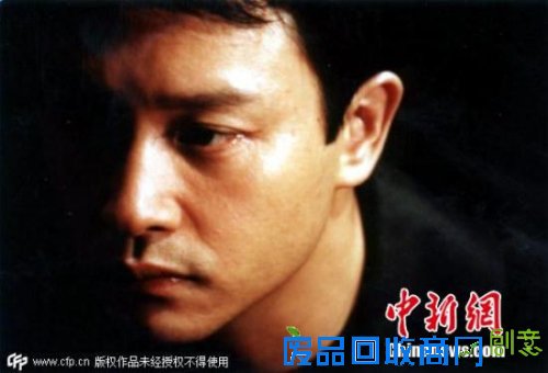 图为张国荣主演的故事片《异度空间》剧照。这也是他主演的最后一部电影,当时的张国荣已经饱受抑郁症困扰。 图片来源:CFP视觉中国 点击进入下一页