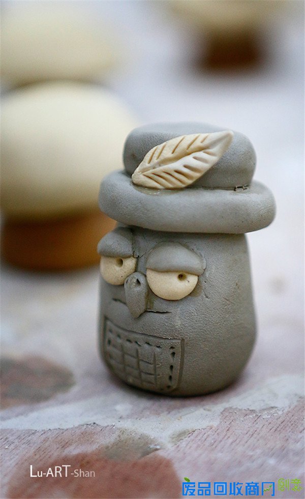 查看《泥塑猫头鹰的制作教程》原图，原图尺寸：600x981