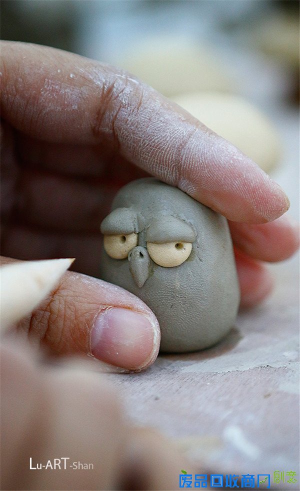 查看《泥塑猫头鹰的制作教程》原图，原图尺寸：600x981