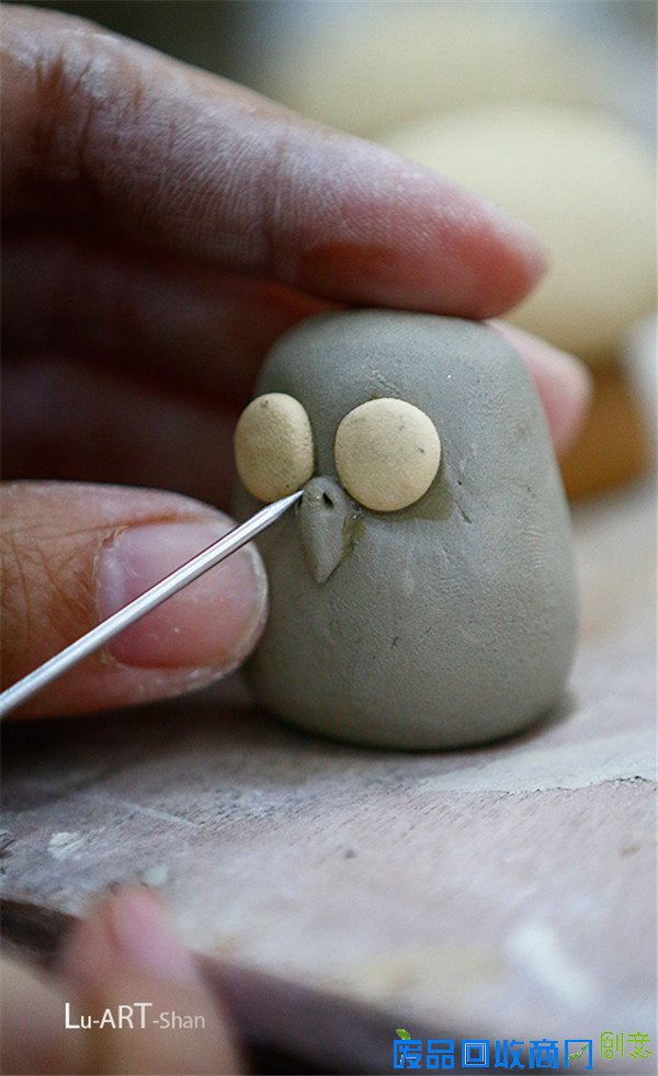 查看《泥塑猫头鹰的制作教程》原图，原图尺寸：600x981