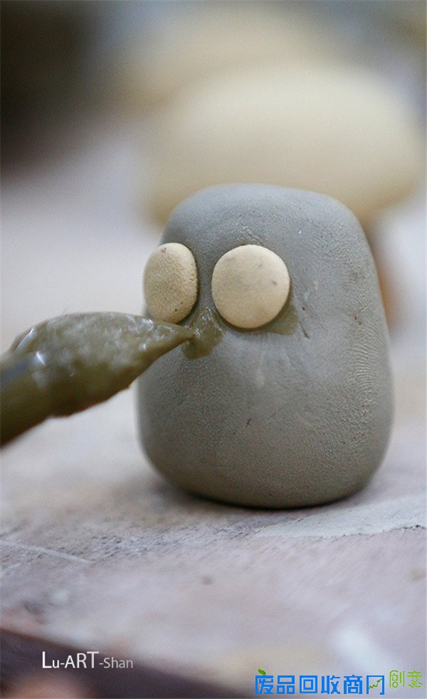 查看《泥塑猫头鹰的制作教程》原图，原图尺寸：600x981