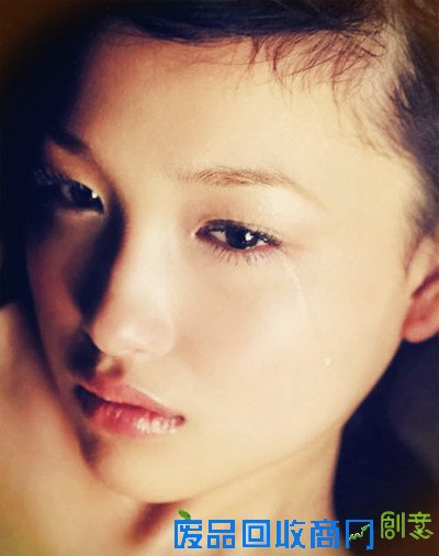 女生哭泣流泪的伤感图片_漫步在你的世界沉醉