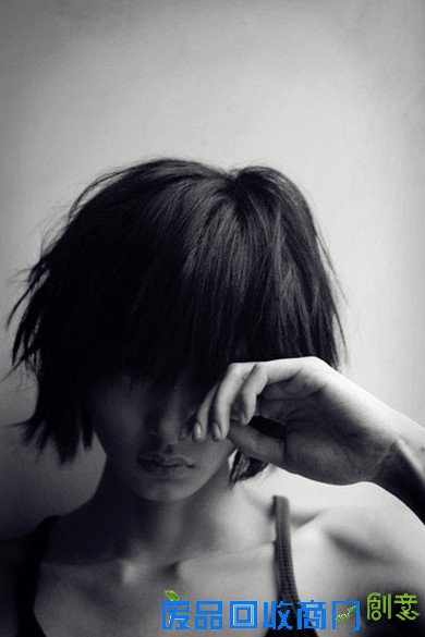 女生哭泣流泪的伤感图片_漫步在你的世界沉醉