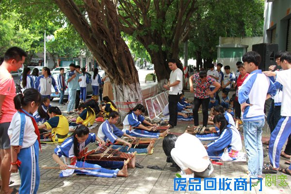 乐东举办第四届黎族织锦大赛暨剪纸艺术展览