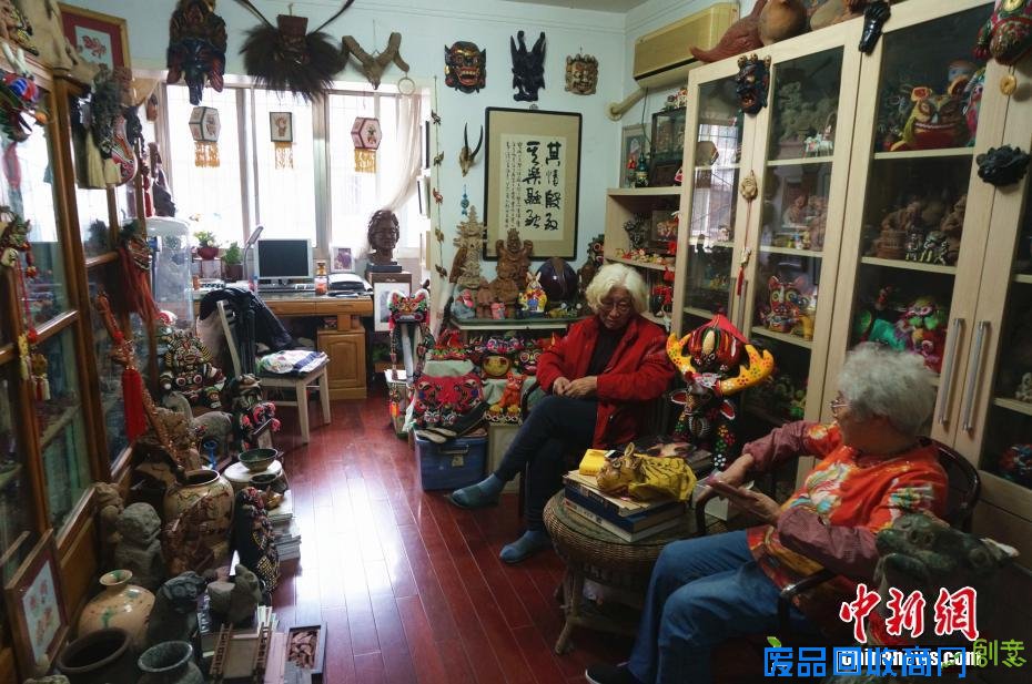 八旬老人65年收藏万件民间手工艺品